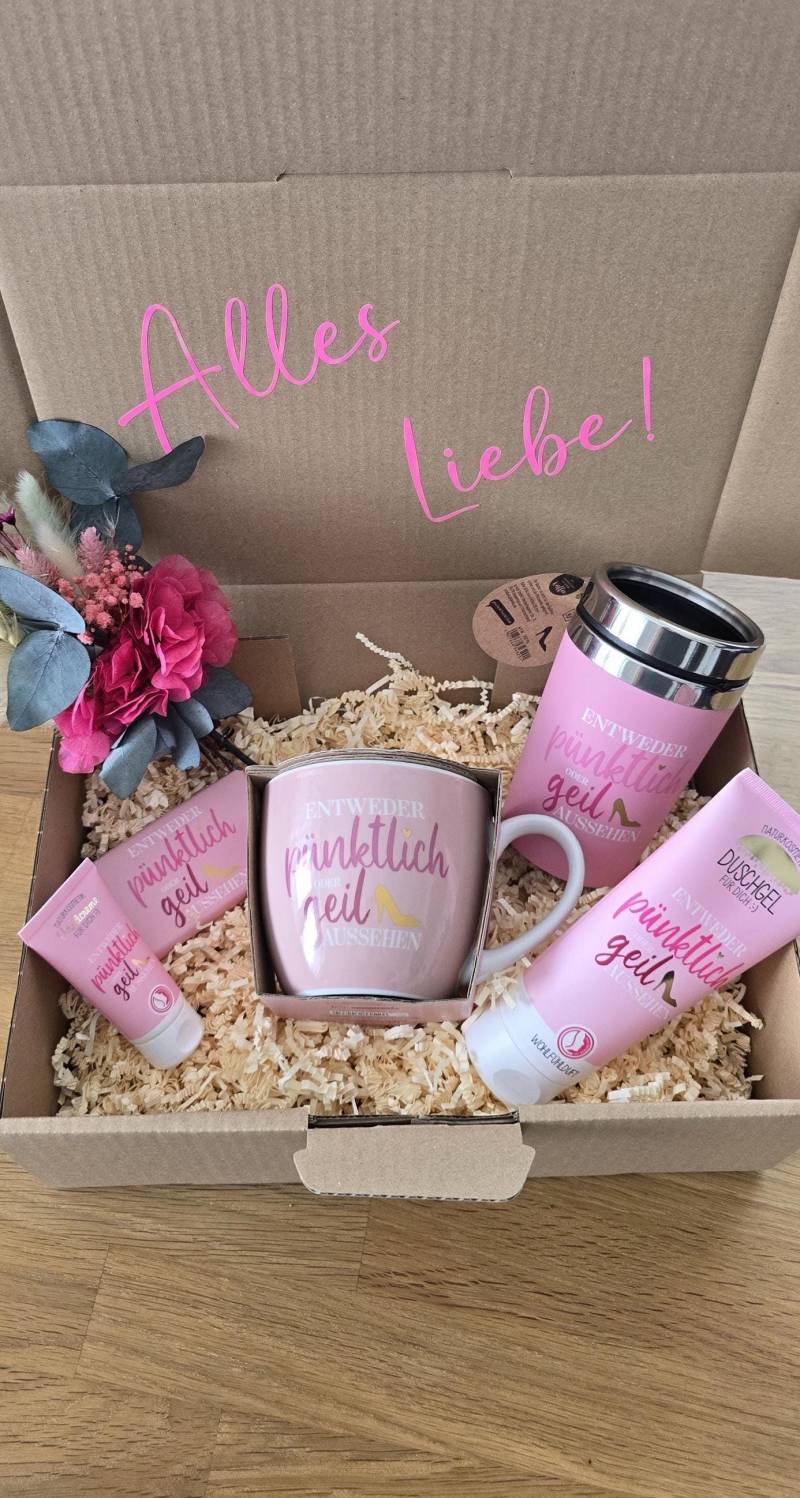 Geschenkbox "Entweder Pünktlich Oder Geil Aussehen" Personalisierter Geschenkkorb, Geschenkset Mit Trockenblumen Freundin Frauenbox von Etsy - designverliebt