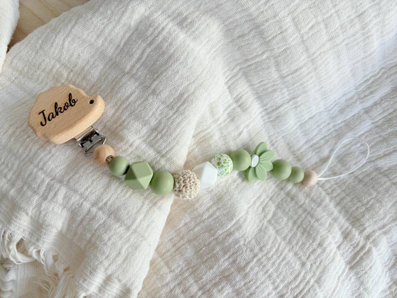 Personalisierte Schnullerkette Mit Gravur in Grün Tiermotiv Als Geschenk Zur Geburt, Taufe Oder Babyparty Personalisierte Schnullerkette Mit Gravur in Grün Tiermotiv Als Geschenk Zur Geburt, Taufe Oder Babyparty von Etsy - diebunteholzkiste