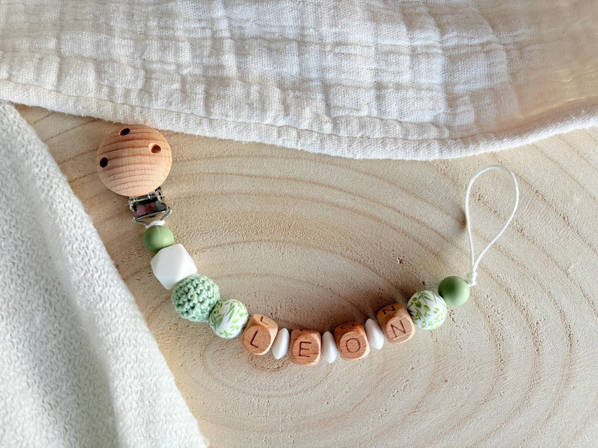 Schnullerkette Personalisiert, Babygeschenk Mit Namen, Grün, Geschenk Babyparty, Taufe, Zur Geburt Schnullerkette Personalisiert, Babygeschenk Mit Namen, Grün, Geschenk Babyparty, Taufe, Zur Geburt von Etsy - diebunteholzkiste