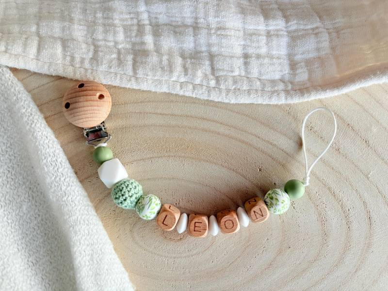 Schnullerkette Personalisiert, Babygeschenk Mit Namen, Grün, Geschenk Babyparty, Taufe, Zur Geburt Schnullerkette Personalisiert, Babygeschenk Mit Namen, Grün, Geschenk Babyparty, Taufe, Zur Geburt von Etsy - diebunteholzkiste