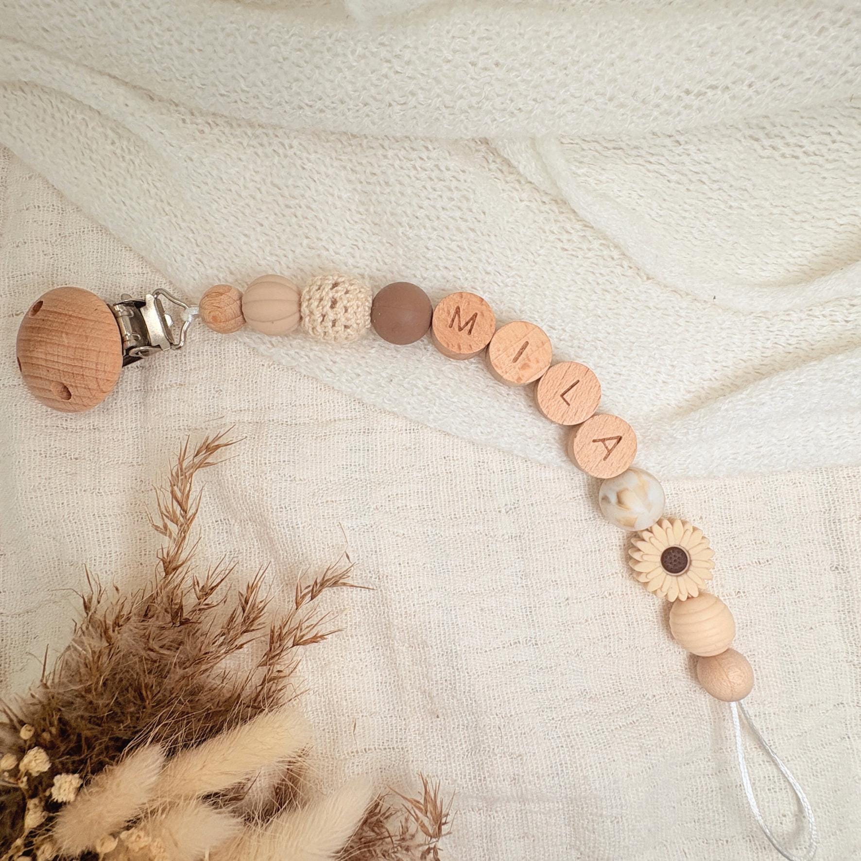 Schnullerkette Personalisiert, Mit Namen, Personalisierte Beige, Boho, Geschenk Babyparty Schnullerkette Personalisiert, Mit Namen, Personalisierte Beige, Boho, Geschenk Babyparty von Etsy - diebunteholzkiste
