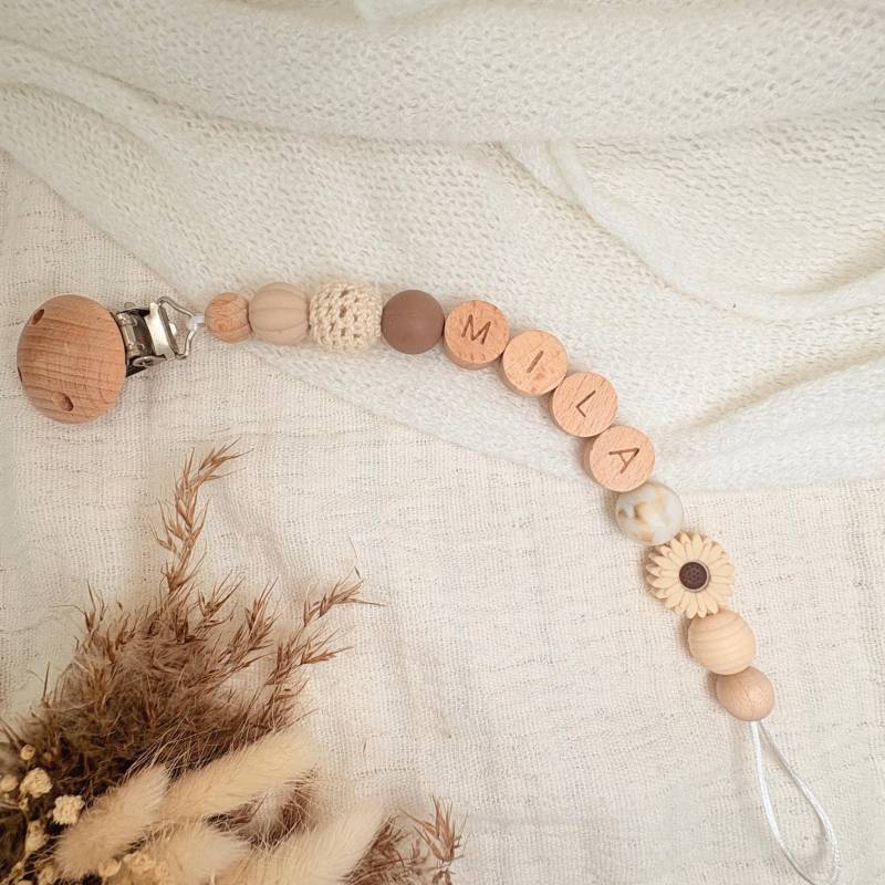 Schnullerkette Personalisiert, Mit Namen, Personalisierte Beige, Boho, Geschenk Babyparty von Etsy - diebunteholzkiste
