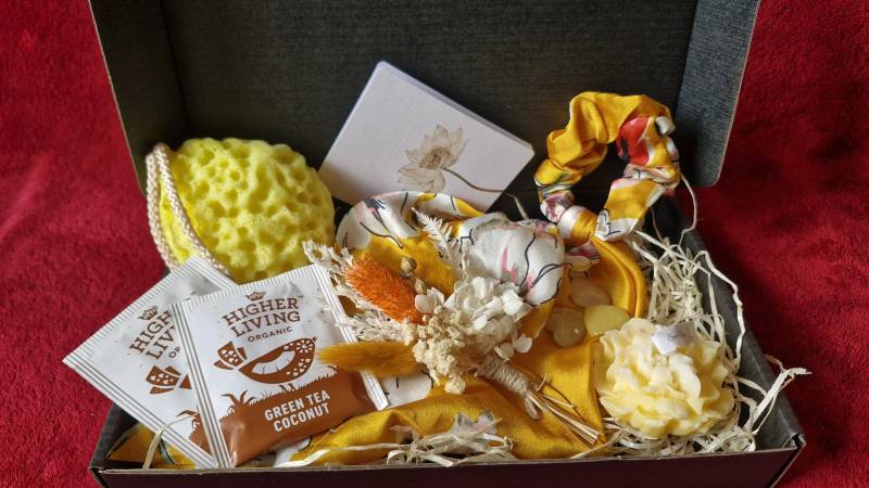 Beauty Box Kosmetik Geschenk Mysterybox Natur Luxus Set Wellnessbox Personalisiert Geschenkkorb Geschenkset Beautypaket Wohlfühlset von Etsy - dieperserkatze