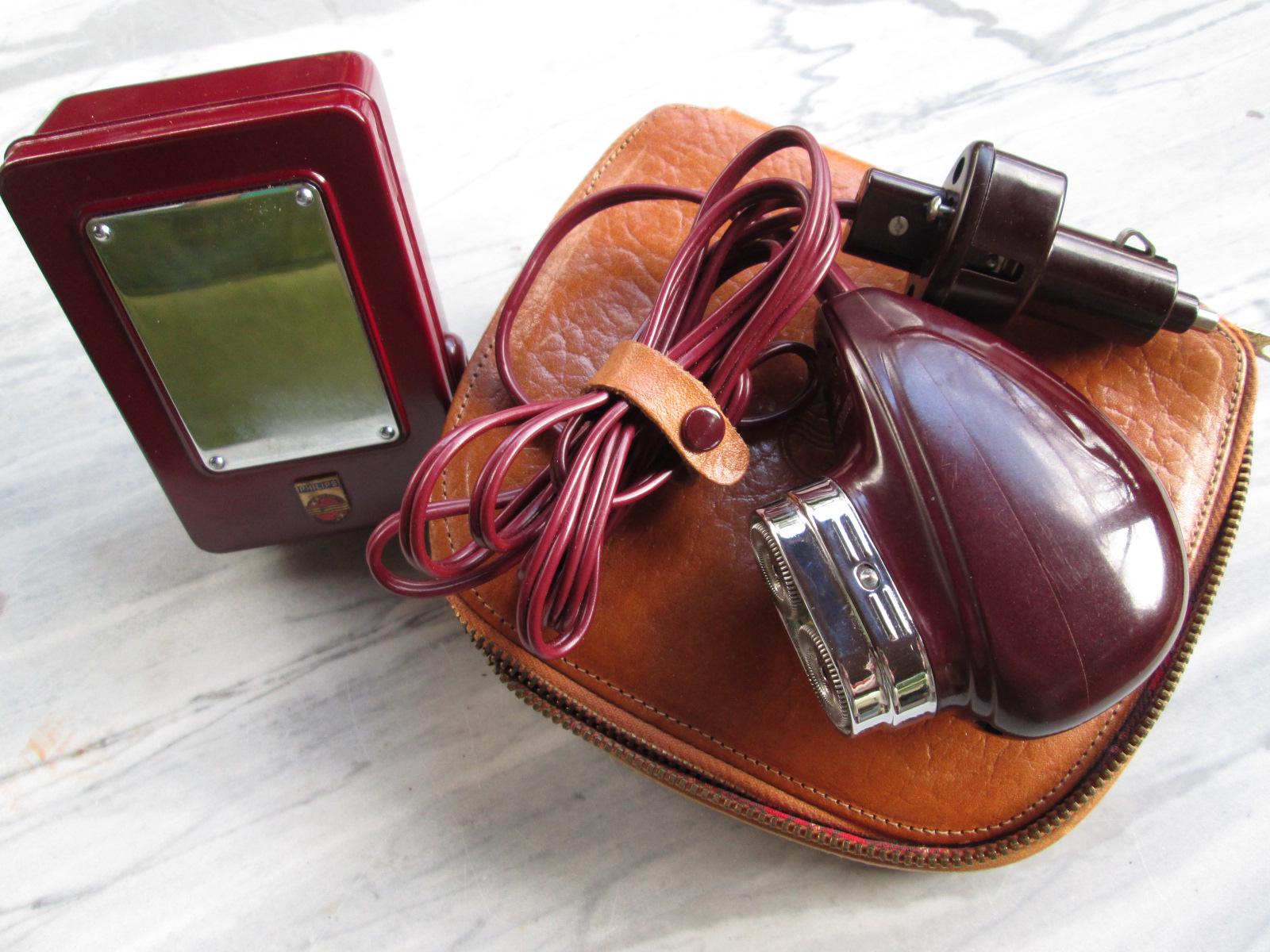 Rasierer Philips Philishave - Mit Batterielader Aus Blech Spiegel Und Autoanschluß in Passendem Lederetui Rasierer Philips Philishave - Mit Batterielader Aus Blech Spiegel Und Autoanschluß in Passendem Lederetui von Etsy - dingedong