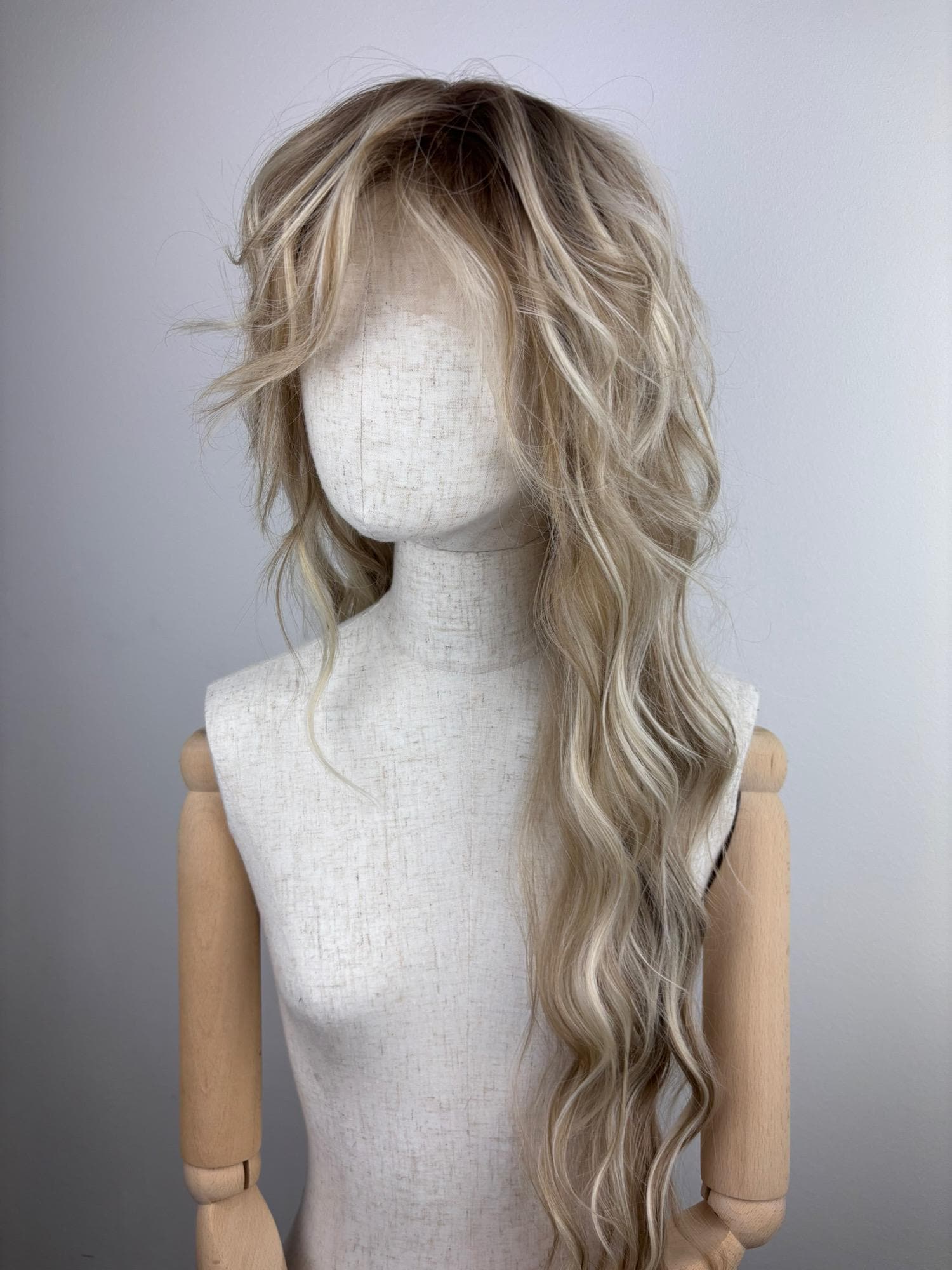 Lace Front Wig/Perücke The Hazel Maid A Customized Shag Hairstyle Wig #mullet #shag #retro #blonde #brown #sytheticwig #custommade von Etsy - dragmaiditup