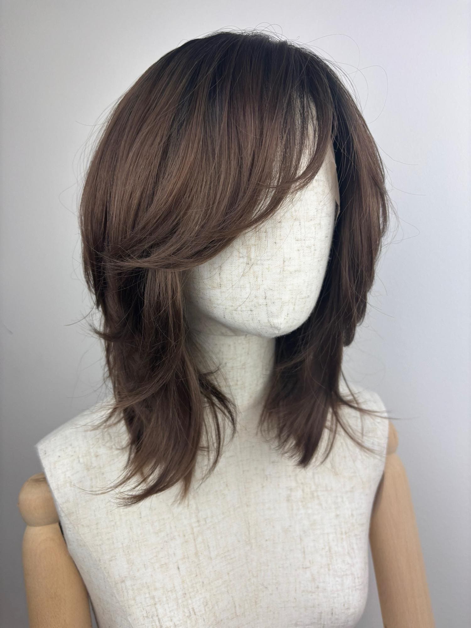 Lace Front Wig/Perücke The Hickory Maid A Customized French Bob Hairstyle Wig #french #bob #brownhair #sytheticwig #custommade von Etsy - dragmaiditup