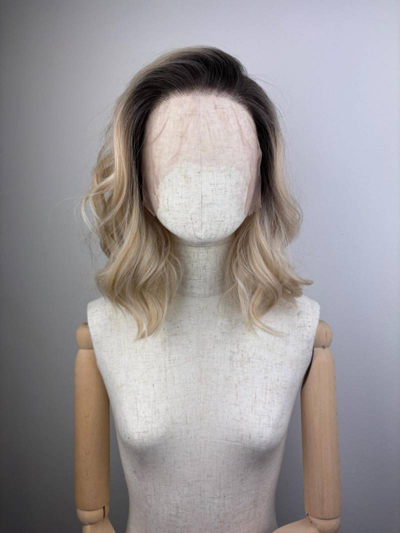 Lace Front Wig/Perücke The Oat Maid A Customized French Bob Hairstyle Wig #bobcut #frenchbob #ombre #blonde #sytheticwig #custommade Lace Front Wig/Perücke The Oat Maid A Customized French Bob Hairstyle Wig #bobcut #frenchbob #ombre #blonde #sytheticwig #custommade von Etsy - dragmaiditup