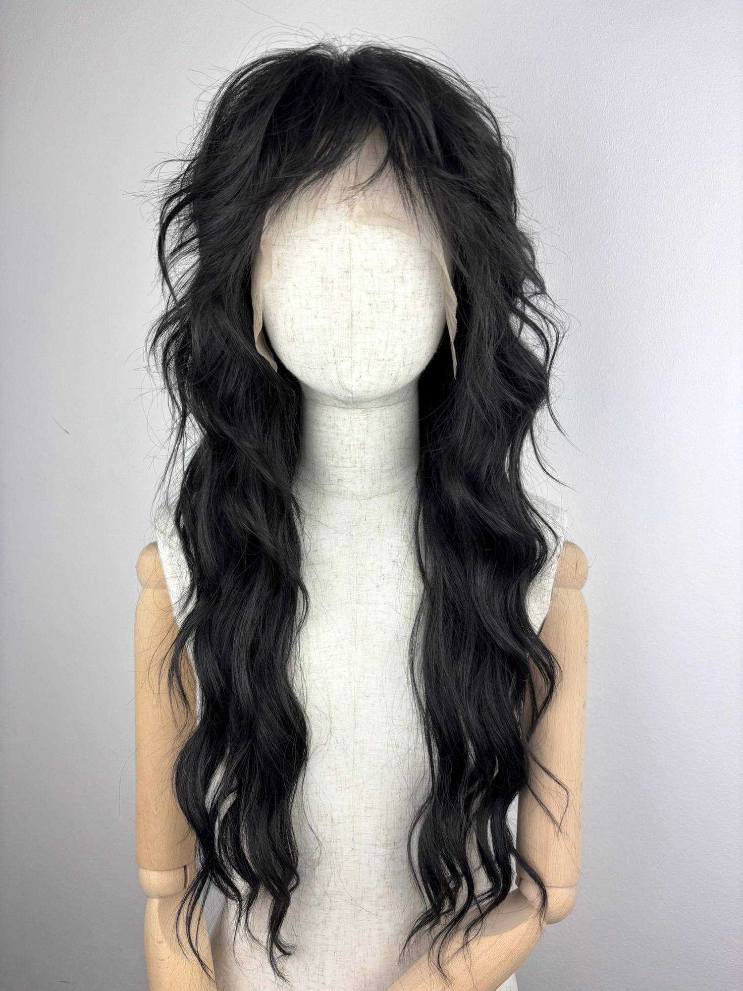 Lace Front Wig/Perücke The Onyx Maid A Customized Shag Hairstyle Wig #mullet #shag #retro #blackhair #wavy #sytheticwig #custommade von Etsy - dragmaiditup