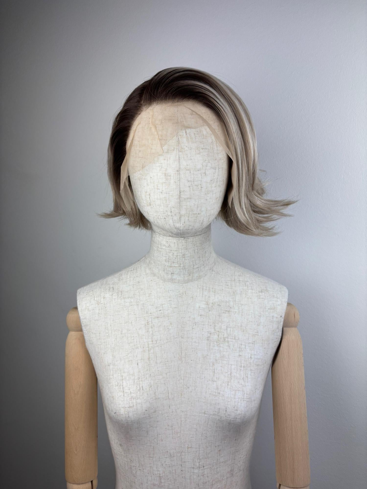 Lace Front Wig/Perücke The Oyster Maid A Customized Short Bob Hairstyle Wig #bobhaircut #blonde #sytheticwig #custommade von Etsy - dragmaiditup