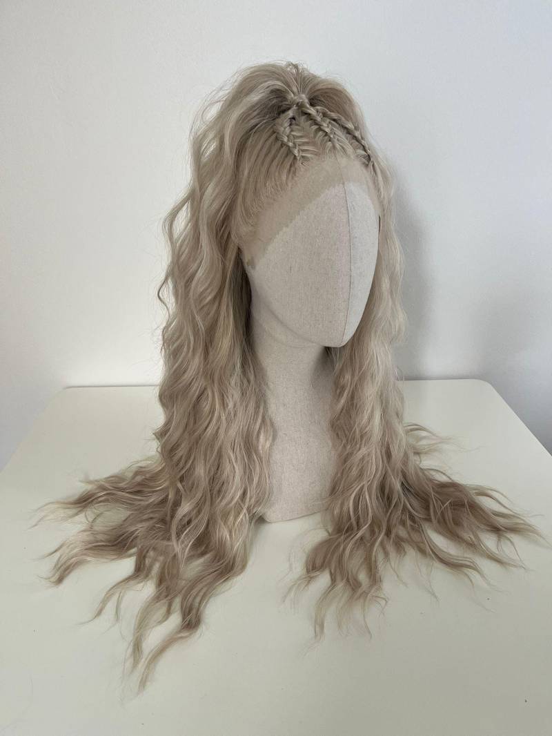Lace Front Wig/Perücke The Satin Maid A Customized Tripple Braided Hairstyle Wig #braided #festival #blonde #sytheticwig #custommade von Etsy - dragmaiditup