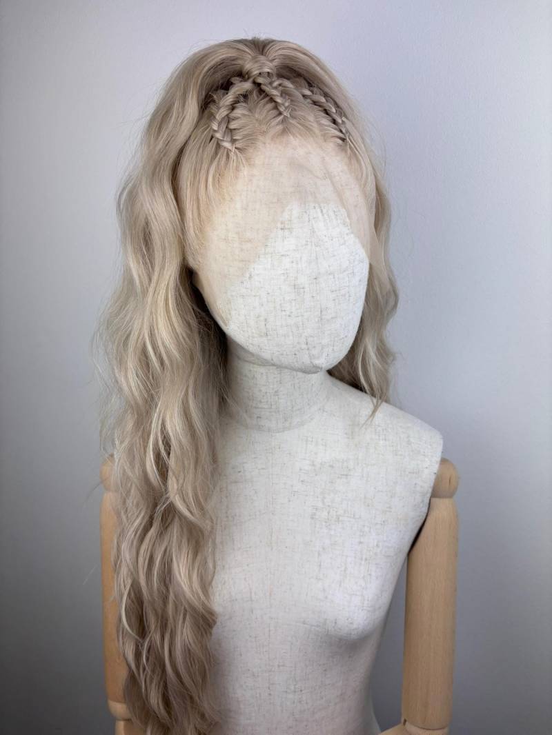 Lace Front Wig/Perücke The Satin Maid A Customized Tripple Braided Hairstyle Wig #braided #festival #blonde #sytheticwig #custommade von Etsy - dragmaiditup
