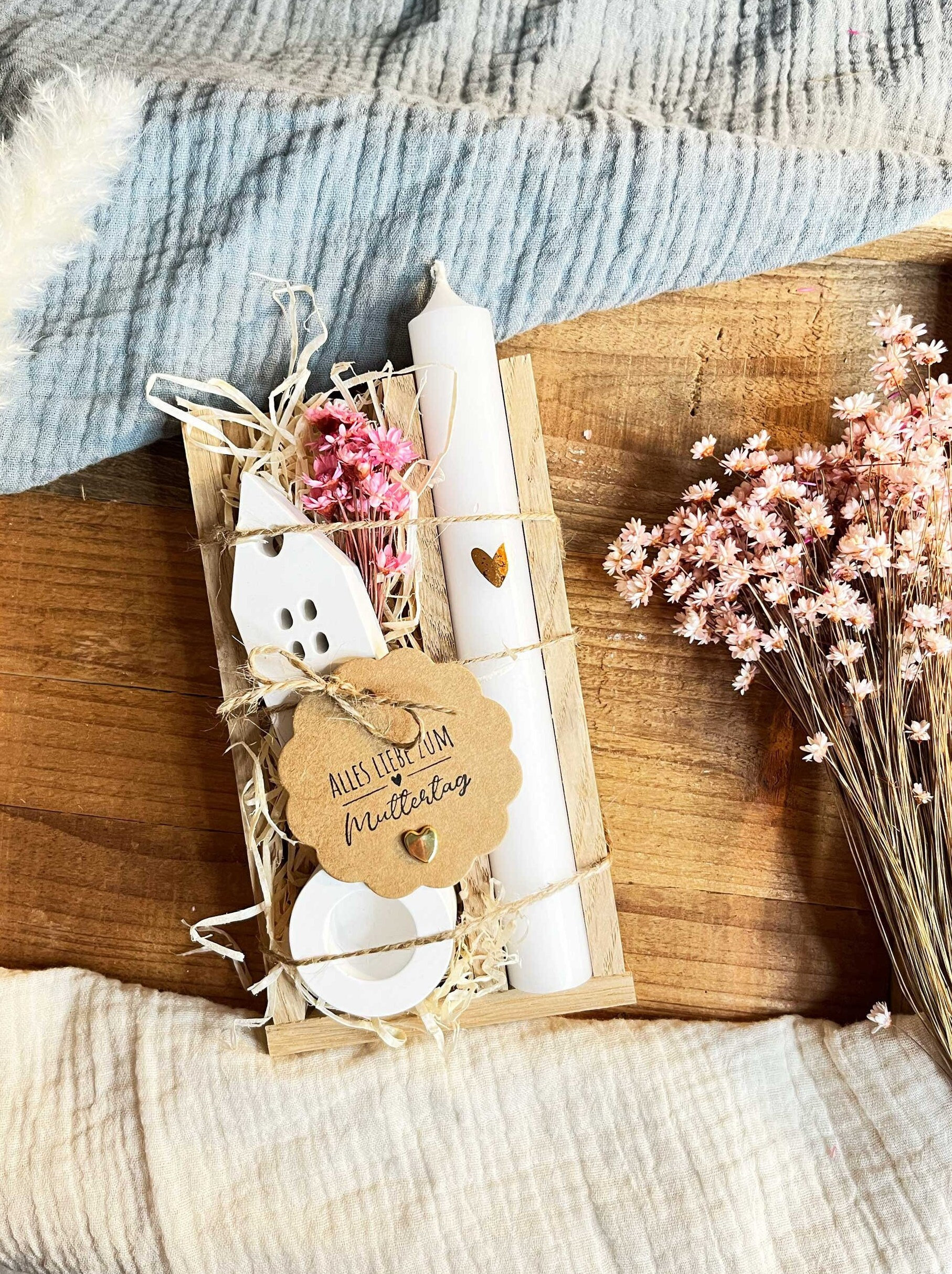 Geschenkset Zum Muttertag | Raysin Mitbringsel Kerzen Skandi Deko Frau Freundin Geschenk Mama Kleinigkeit von Etsy - eArtIllustration