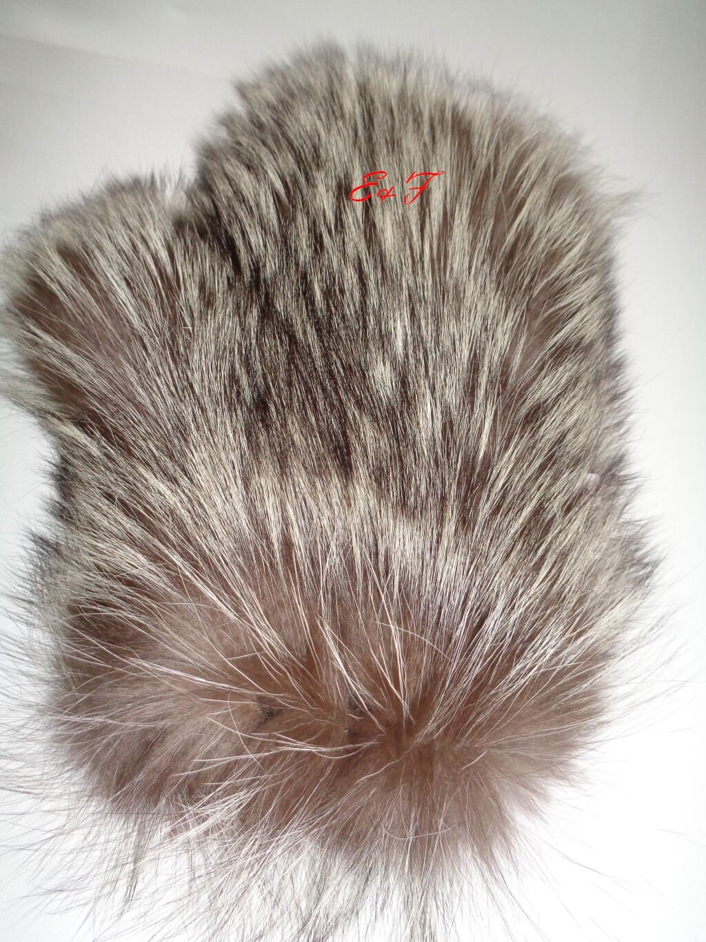 Pelzhadschuh Massage Wellness Silberfuchs Natur Preis Pro Stück Superflauschig Handumfang 20 cm Pelzhadschuh Massage Wellness Silberfuchs Natur Preis Pro Stück Superflauschig Handumfang 20 cm von Etsy - echtpelzbommelde