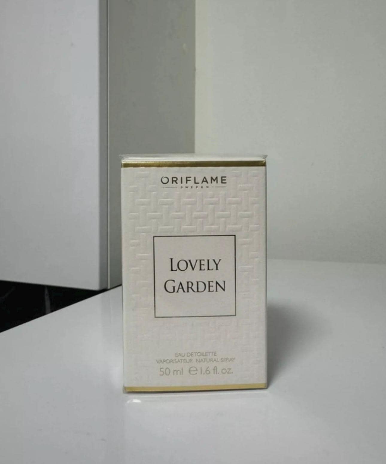 Lovely Garden Oriflame Edt 50 Ml. Flakon Rarität Vintage Neu in Ovp Lovely Garden Oriflame Edt 50 Ml. Flakon Rarität Vintage Neu in Ovp von Etsy - elensfragrance