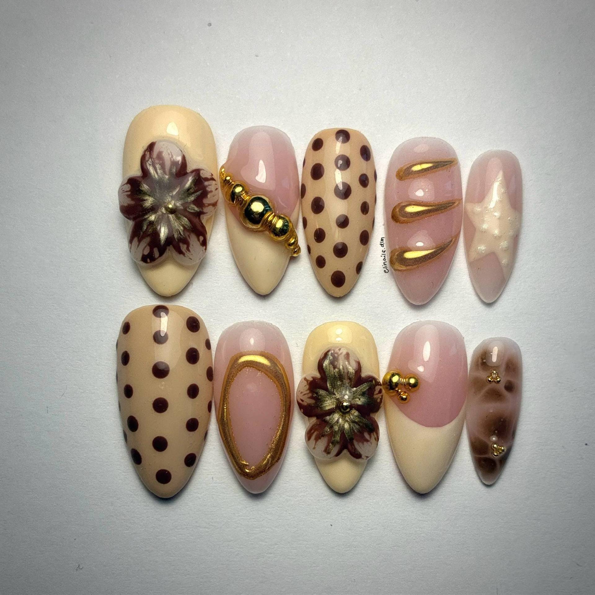 Press On Nails 3D Herbst Design Beige Gold Blume von Etsy - elinailss