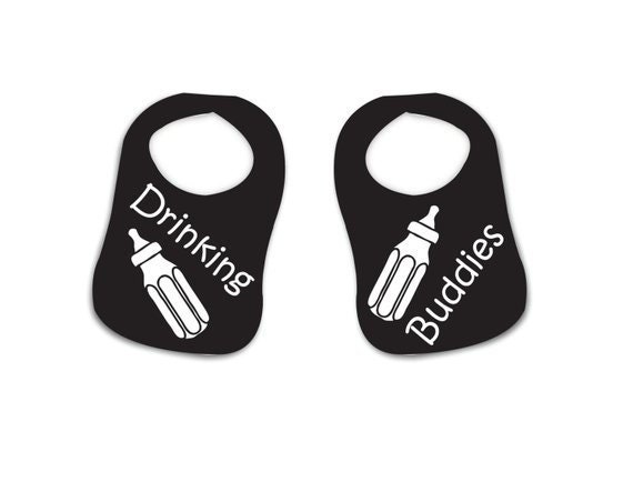 Benutzerdefinierte Vinyl Baby Lätzchen Trinkfreunde Schwarz Set Zwillinge Freunde Lustige von Etsy - empowerprinting