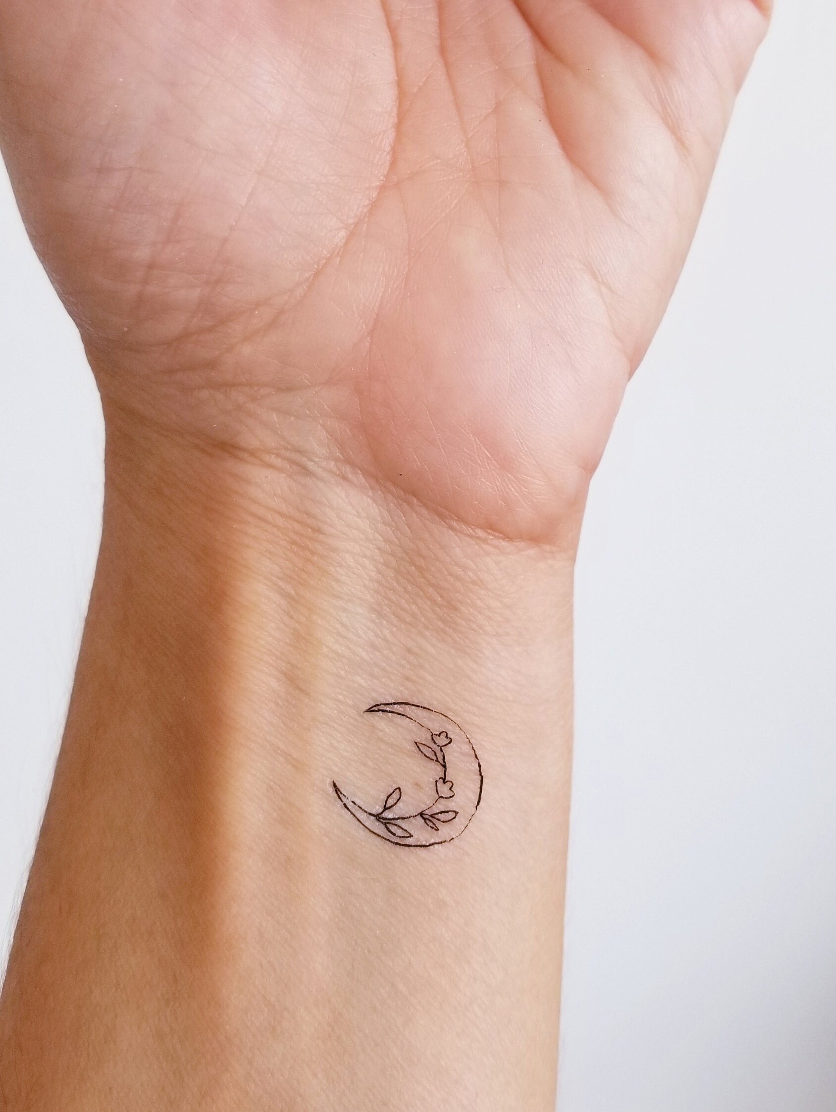 Kleiner Mond Mit Blumen Temporäres Tattoo | 4Er Set Kleiner Mond Mit Blumen Temporäres Tattoo | 4Er Set von Etsy - encredelicate