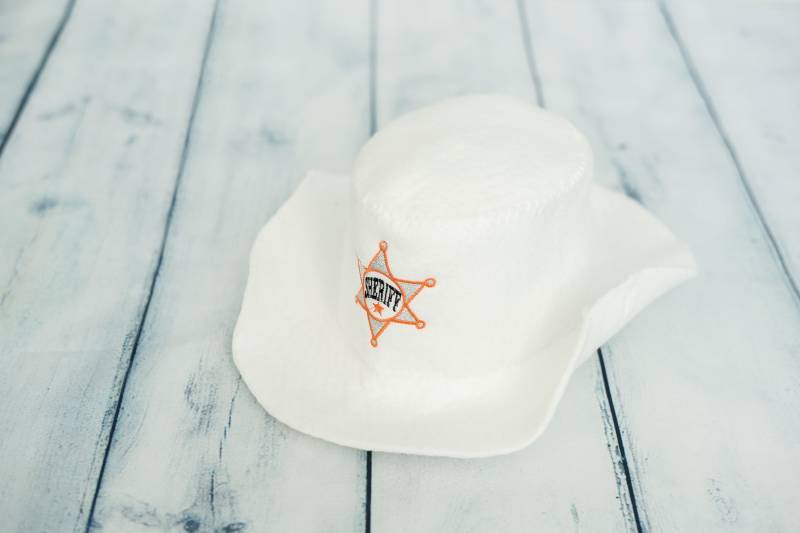 Saunahut Mit Stickerei, Weißer Filz, "Sheriff' | Badehaube von Etsy - esaunashop
