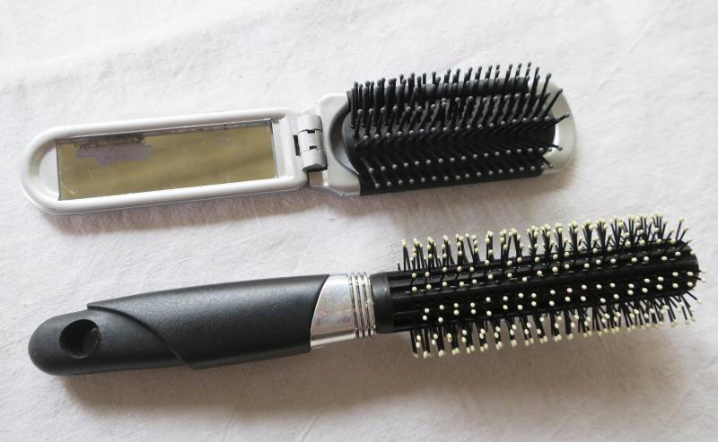 Vintage Set Eine Rundbürste Und Reisebürste Zum Klappen in Schwarz-Silber von Etsy - etage4vintage