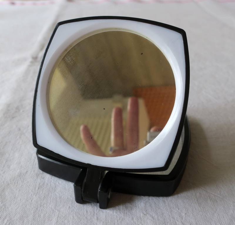 Vintage Tischspiegel Goldpfeil Schwarz Weiß Mit Vergrößerung in Lederetui 70Er von Etsy - etage4vintage