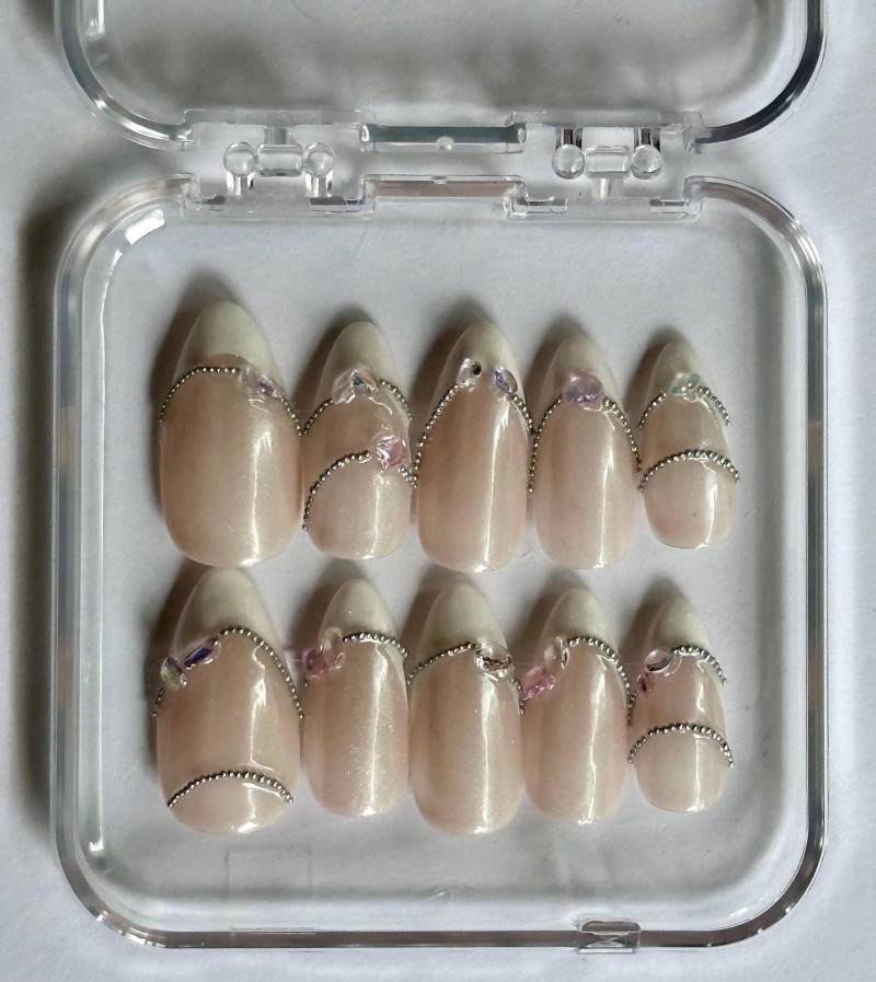 Handgemachte Press On Nails, Kunstnägel, Elegante Strasssteine, Kettchen, Chrome Nails - "Delicate Chains" von Etsy - faculanails