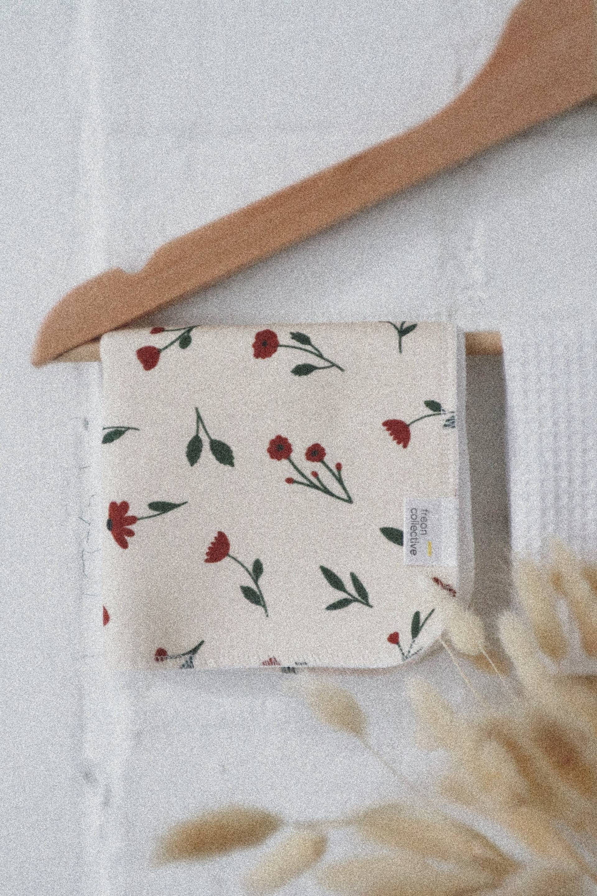Bio-Baumwolle Gesichtstuch - Ditzy Blooms, 11 "x 11" Waschlappen, Waschtuch, Peeling, Brautjungferngeschenk, Nachhaltiges Geschenk Bio-Baumwolle Gesichtstuch - Ditzy Blooms, 11 "x 11" Waschlappen, Waschtuch, Peeling, Brautjungferngeschenk, Nachhaltiges Geschenk von Etsy - freoncollective