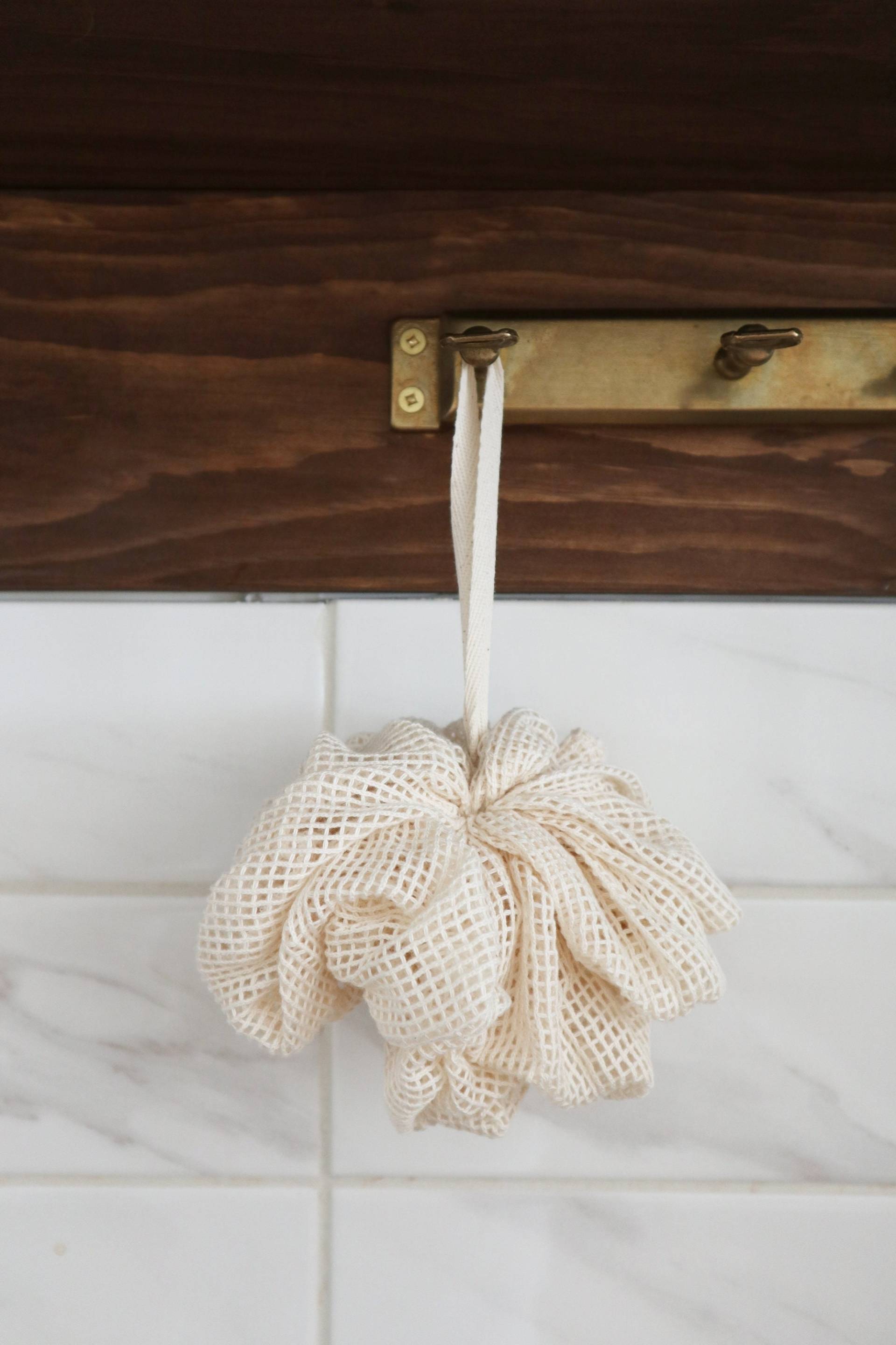 Bio Baumwolle Shower Pouf, Geringer Abfall, Luffa, Badeschwamm, Nachhaltige Bade-Routine, Peeling-Tuch Bio Baumwolle Shower Pouf, Geringer Abfall, Luffa, Badeschwamm, Nachhaltige Bade-Routine, Peeling-Tuch von Etsy - freoncollective