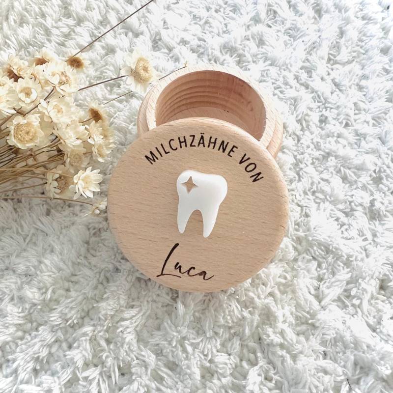 Milchzahndose Mit Namen, Personalisierte Milchzahndose, Dose Für Milchzähne, Zahndose, Holzdose, Zahndöschen, Aufbewahrungsdose Zähne Milchzahndose Mit Namen, Personalisierte Milchzahndose, Dose Für Milchzähne, Zahndose, Holzdose, Zahndöschen, Aufbewahrungsdose Zähne von Etsy - freudentag