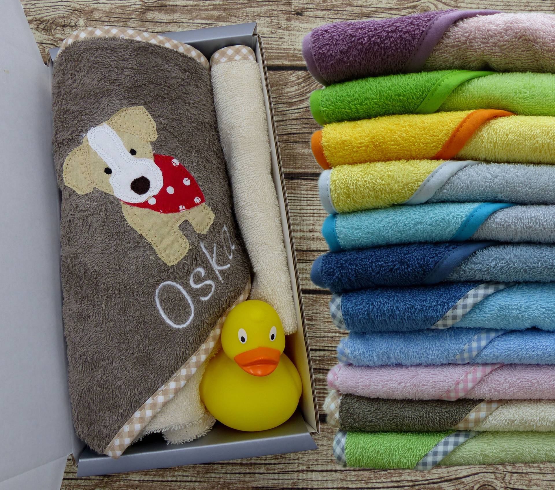 Baby-Badeset Mit Namen Hund in Wunschfarbe Baby-Badeset Mit Namen Hund in Wunschfarbe von Etsy - geschenkelibelle