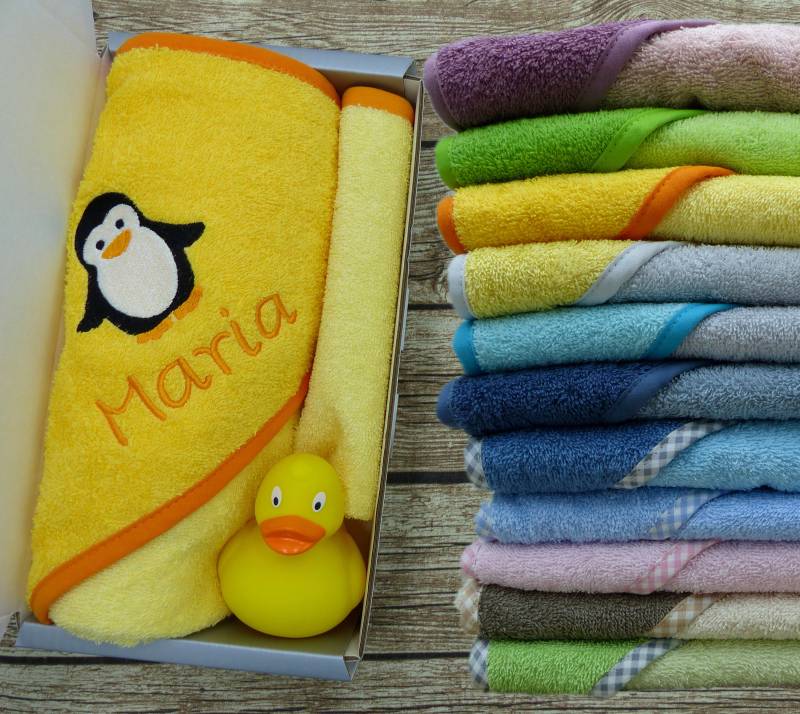 Baby-Badeset Mit Namen Pinguin in Wunschfarbe Baby-Badeset Mit Namen Pinguin in Wunschfarbe von Etsy - geschenkelibelle