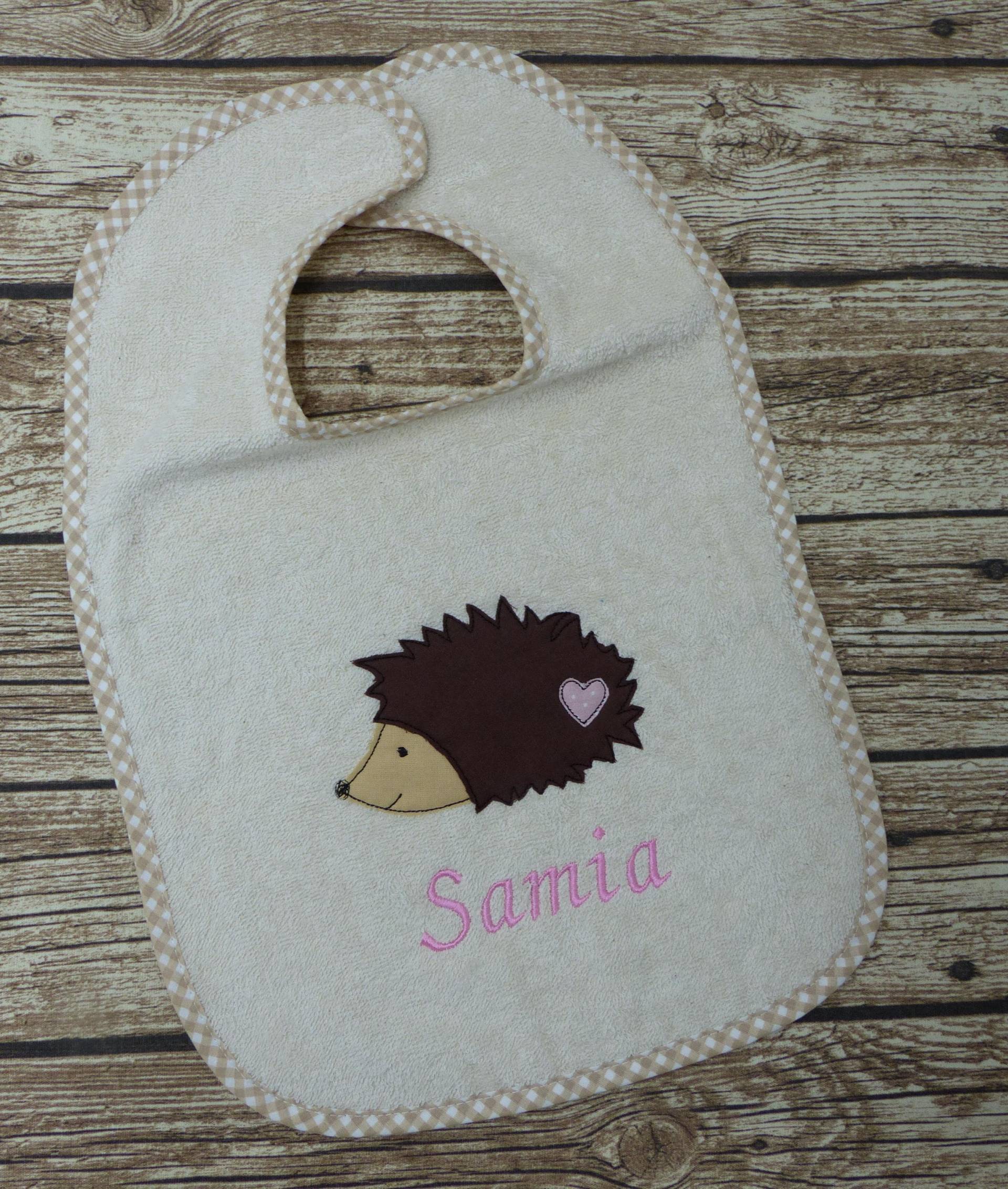 Lätzchen Mit Namen Igel Natur von Etsy - geschenkelibelle