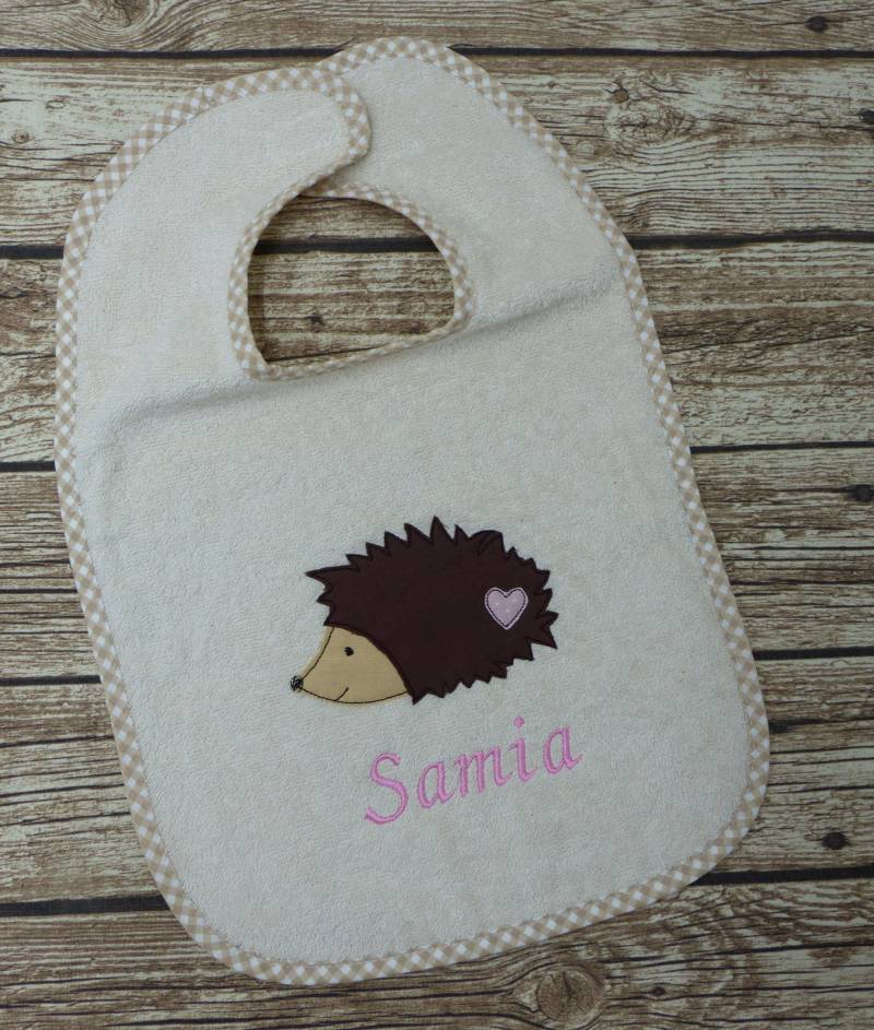 Lätzchen Mit Namen Igel Natur von Etsy - geschenkelibelle