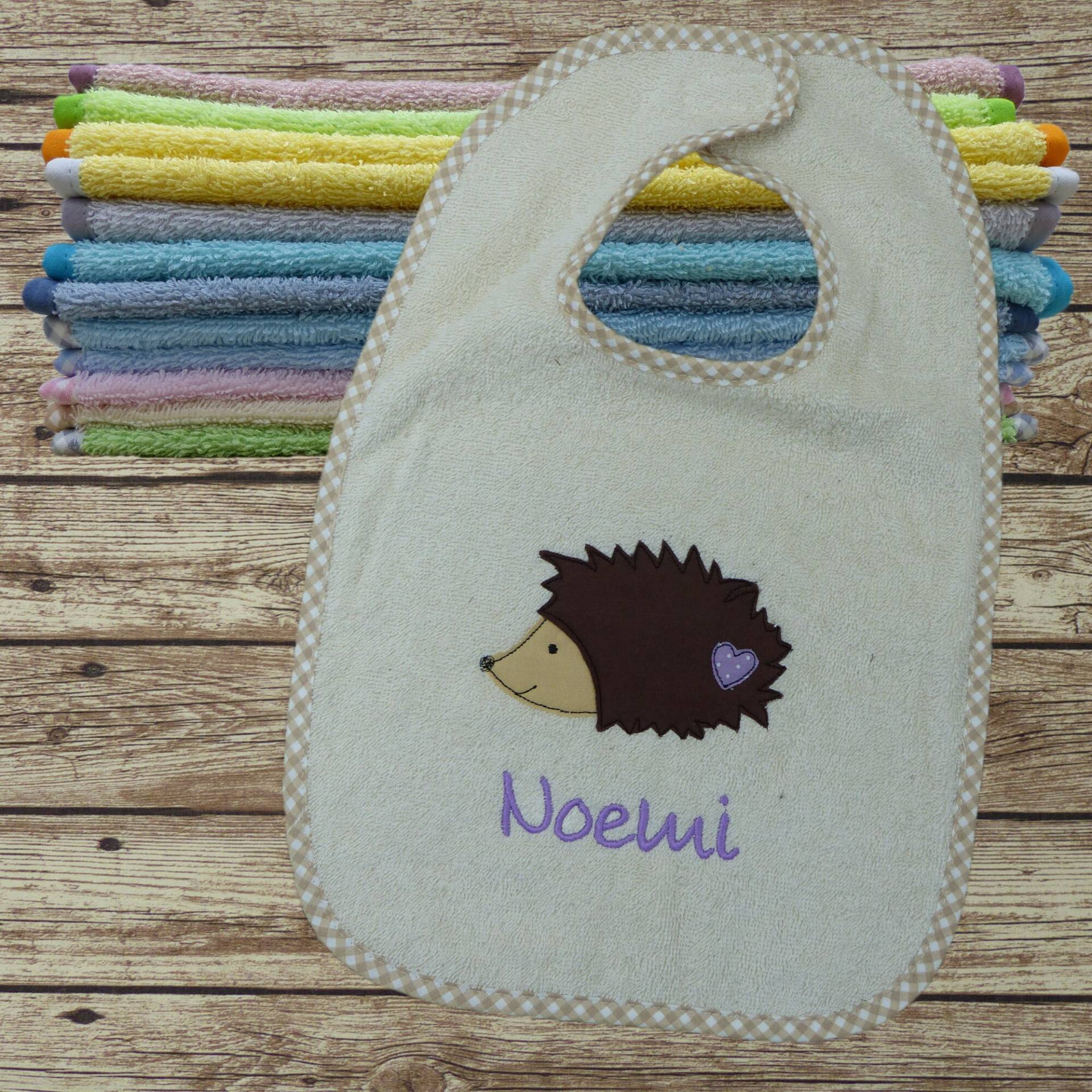 Lätzchen Mit Namen Igel in Wunschfarbe Lätzchen Mit Namen Igel in Wunschfarbe von Etsy - geschenkelibelle
