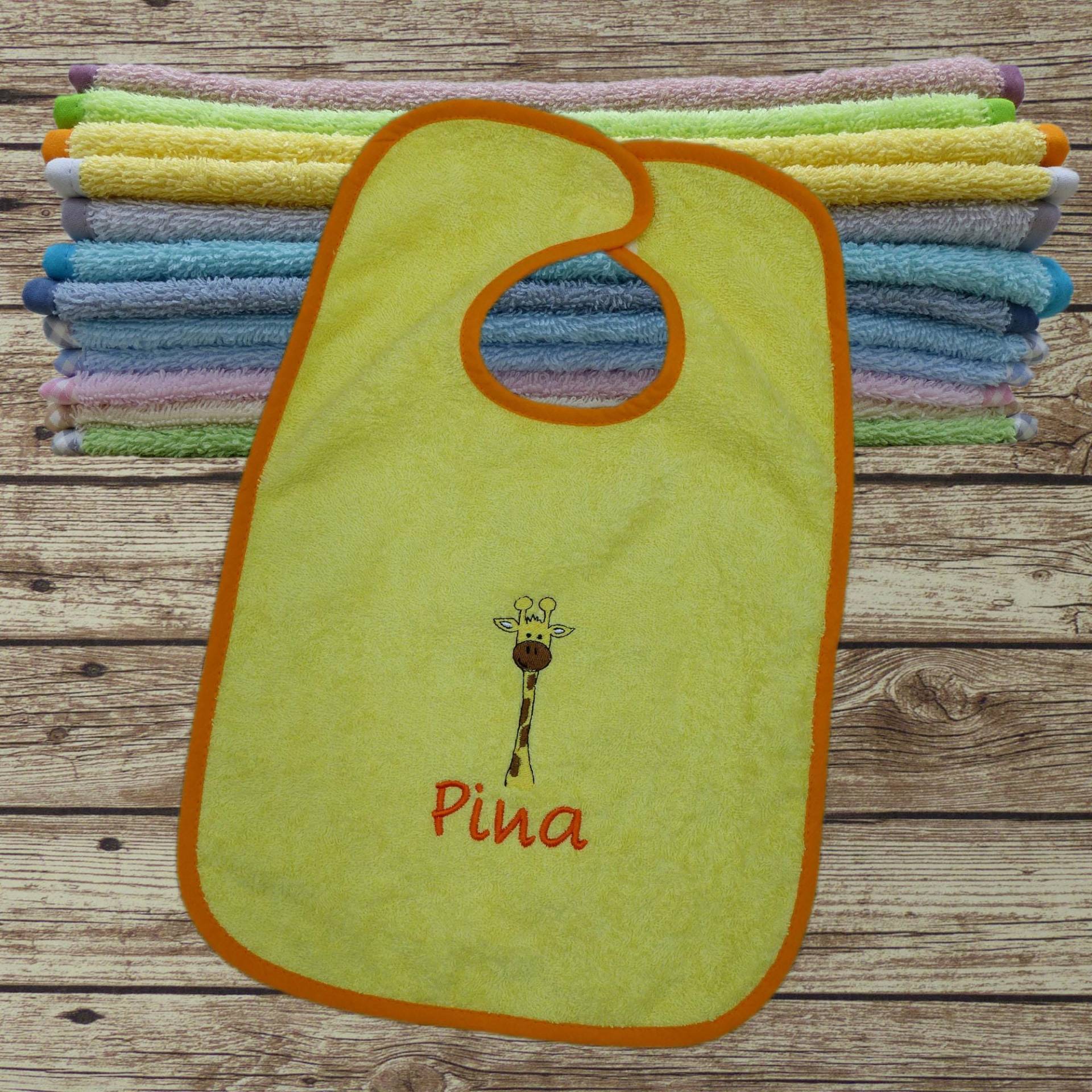 Lätzchen Mit Namen Süße Giraffe in Wunschfarbe von Etsy - geschenkelibelle