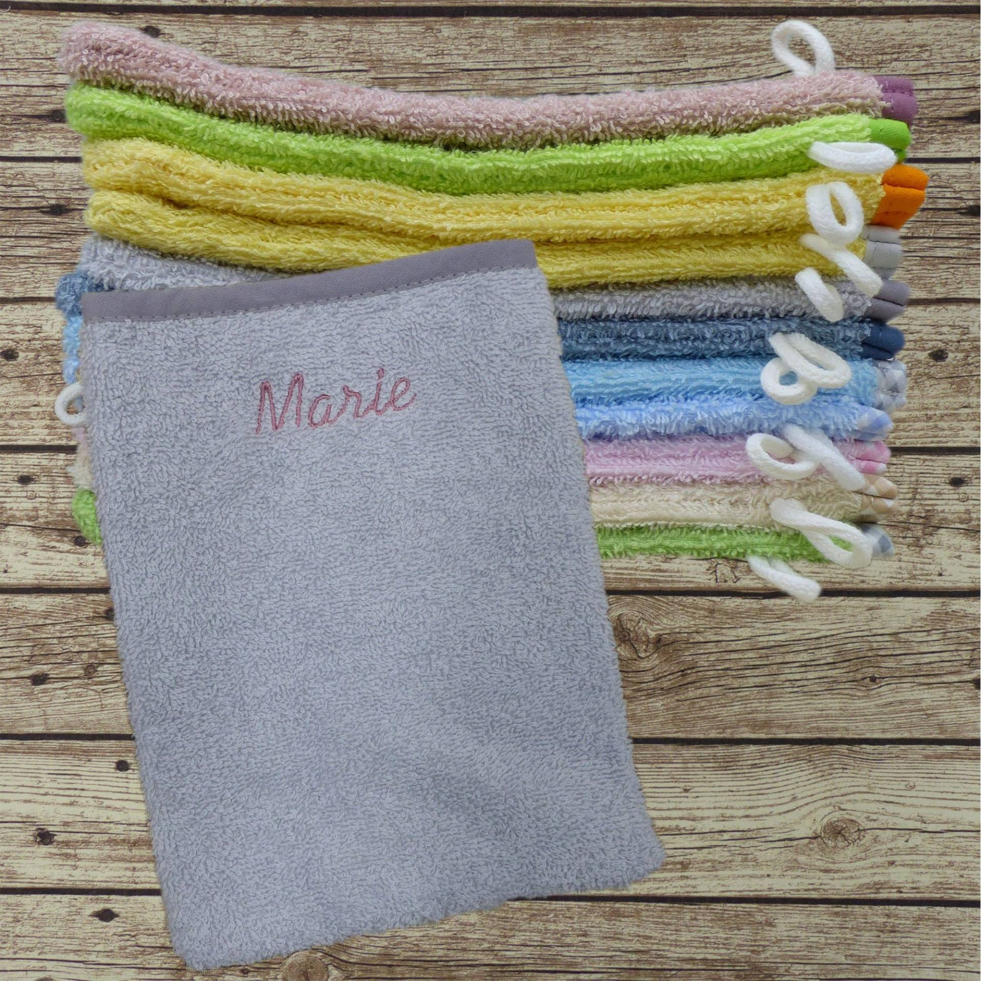Waschhandschuh Mit Namen in Wunschfarbe von Etsy - geschenkelibelle