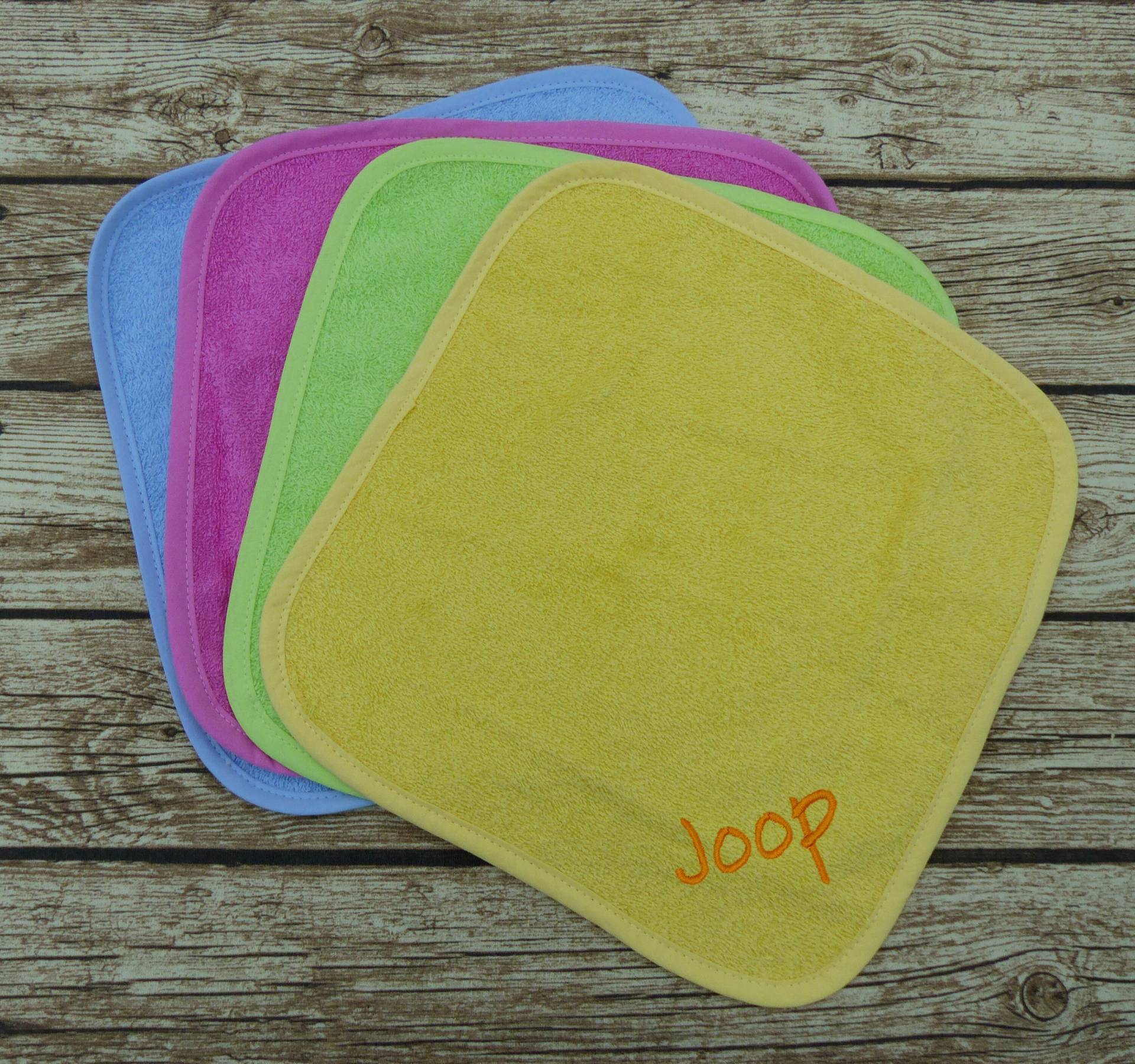 Waschlappen Mit Namen in Wunschfarbe Waschlappen Mit Namen in Wunschfarbe von Etsy - geschenkelibelle