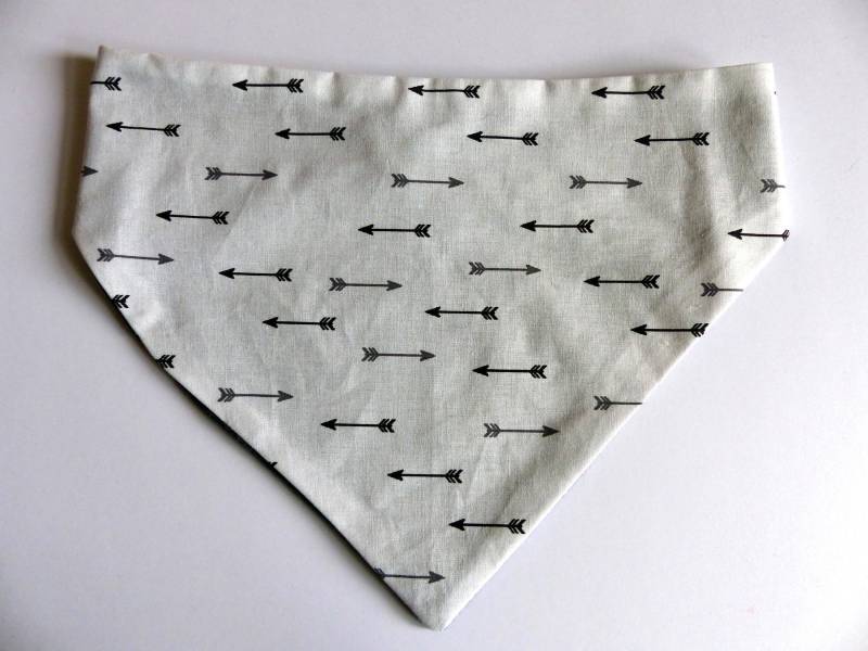 Pfeil-Bandana Lätzchen von Etsy - glamclemencecouture
