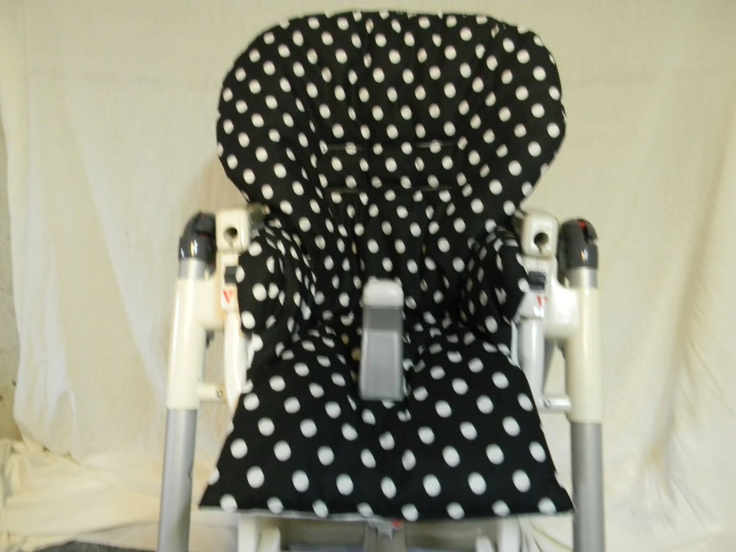 Super Pappa Diner & More Hochstuhl Bezug in Schwarz Mit Weißen Punkten Siehe Beschreibung Super Pappa Diner & More Hochstuhl Bezug in Schwarz Mit Weißen Punkten Siehe Beschreibung von Etsy - grandmaoffive