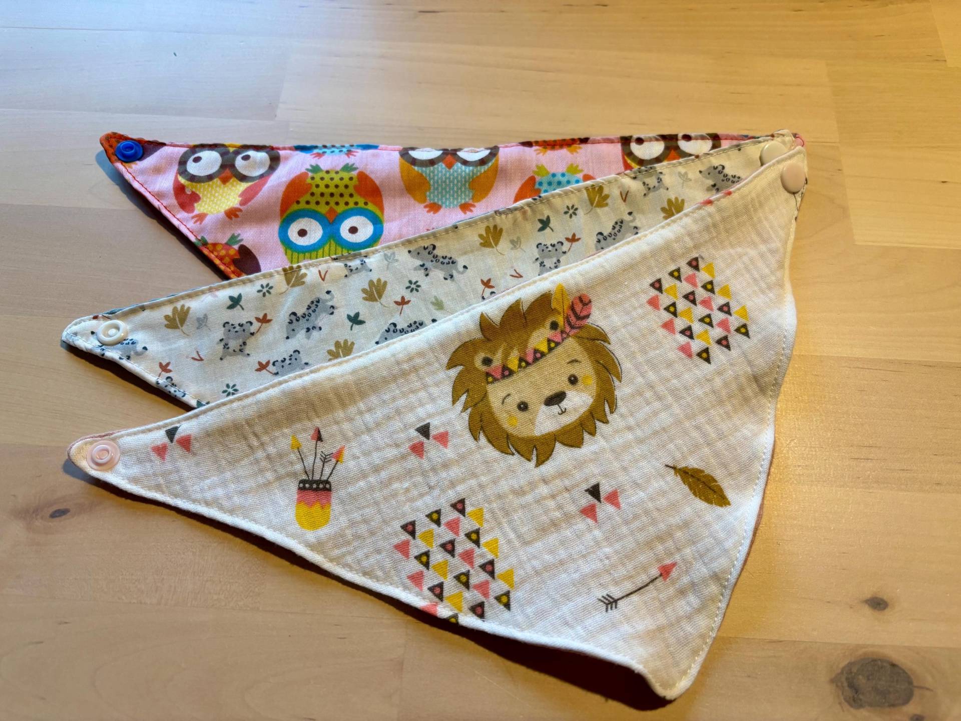 Baby Halstuch // Lätzchen Dreieckstuch Mit Druckknopf Verschiedene Varianten Bunt Kleinkind Spuktuch Sabbertuch Baby Halstuch // Lätzchen Dreieckstuch Mit Druckknopf Verschiedene Varianten Bunt Kleinkind Spuktuch Sabbertuch von Etsy - haasenwerk24