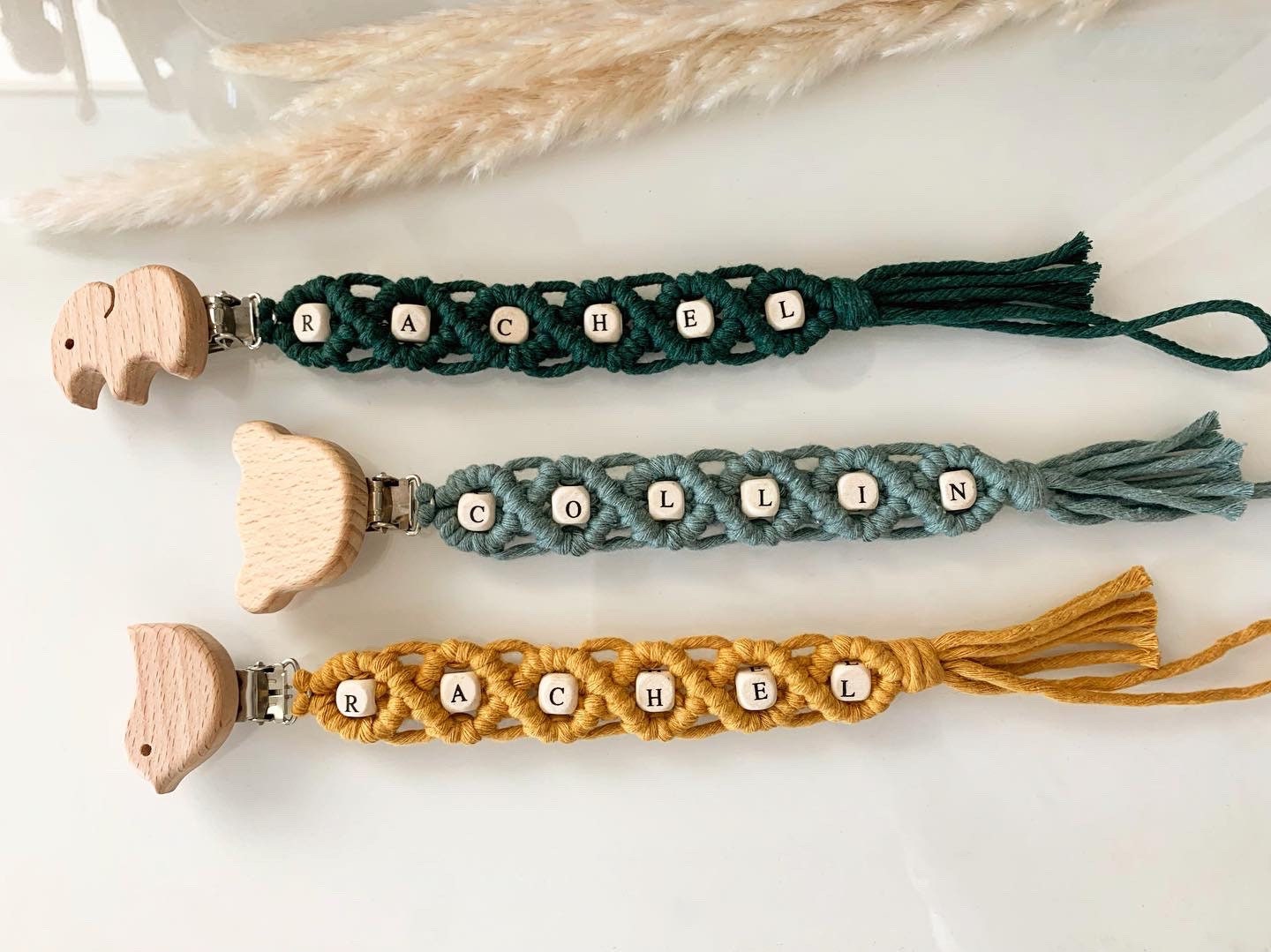 Makramee Schnullerkette Personalisiert Makramee Schnullerkette Personalisiert von Etsy - handmadeMRA