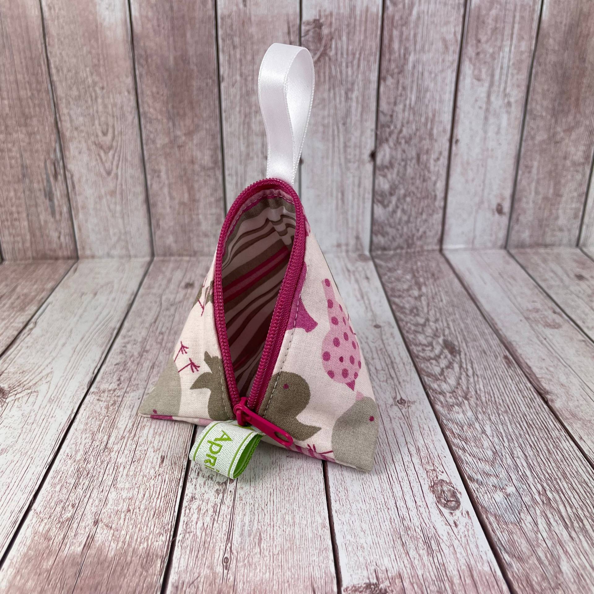 Schnullertasche Rosa Pyramidentasche Schnullertäschchen Schlüsselanhänger Schnullertasche Rosa Pyramidentasche Schnullertäschchen Schlüsselanhänger von Etsy - handmadebyhe84