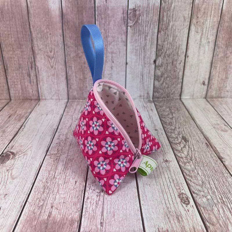 Schnullertasche Schnullertäschchen Pyramidentäschchen Schlüsselanhänger Dreiecktasche Schnullertasche Schnullertäschchen Pyramidentäschchen Schlüsselanhänger Dreiecktasche von Etsy - handmadebyhe84