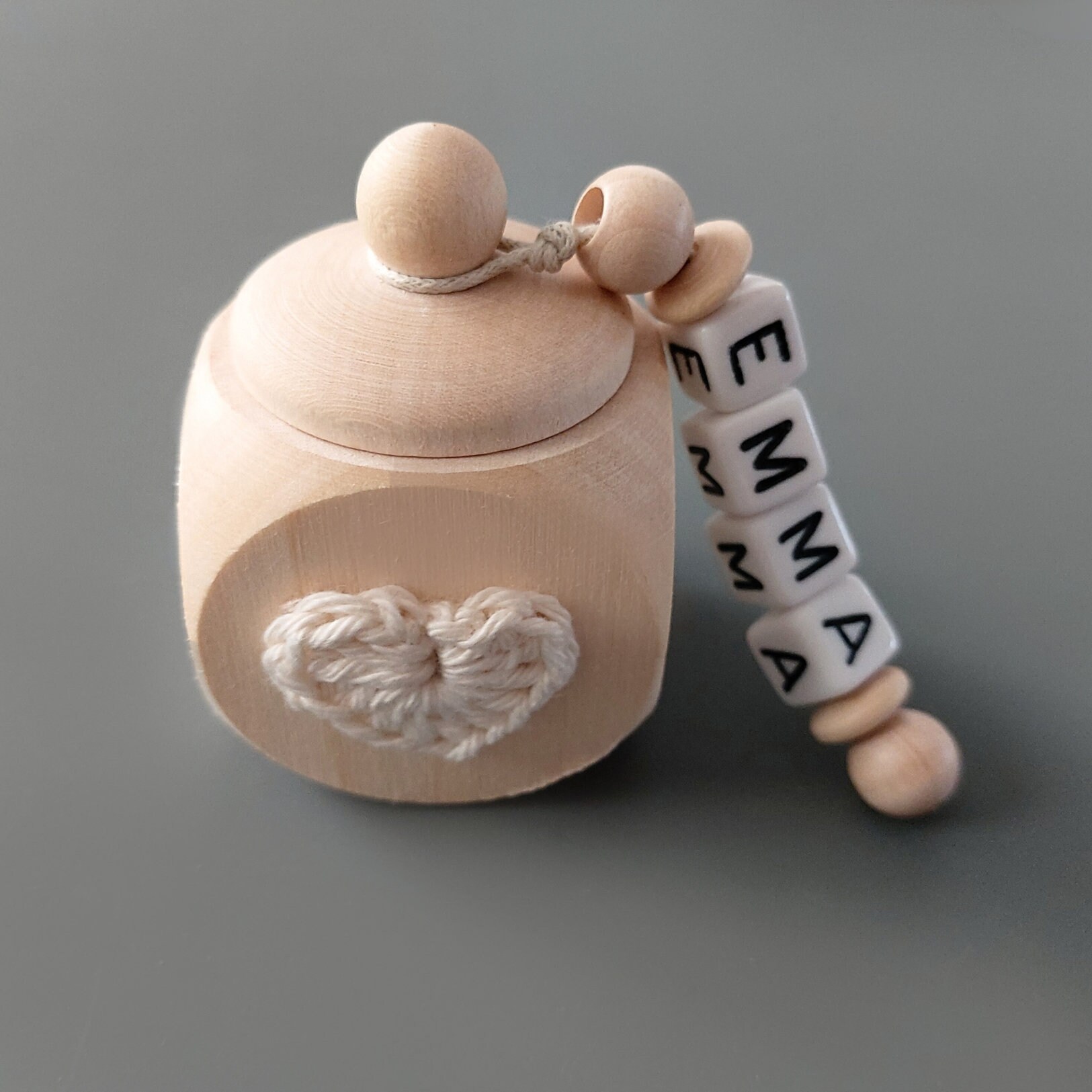 Personalisierte Milchzahndose Mit Herzchen Aus Holz - Einzigartige Geschenkidee Für Kleinkinder in Beige, Zahndose, Dose Milchzähne Personalisierte Milchzahndose Mit Herzchen Aus Holz - Einzigartige Geschenkidee Für Kleinkinder in Beige, Zahndose, Dose Milchzähne von Etsy - handmadebyvieri