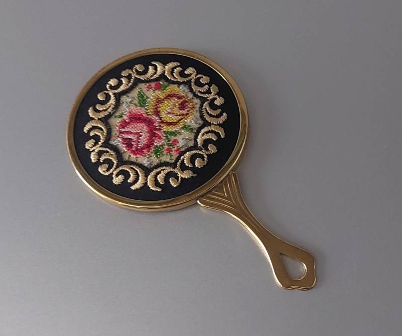 Vintage Petit Point Handspiegel 1950Er Jahre Handtasche Accessoires Geschenk Für Sie von Etsy - hard2findstuff