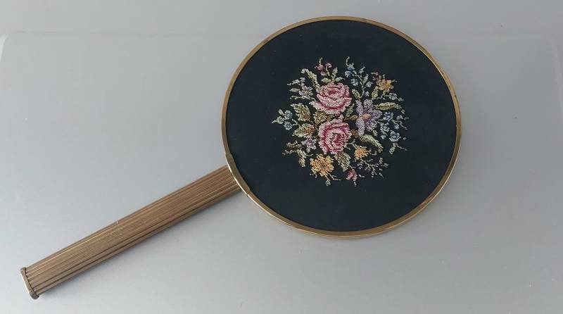 Vintage Petit Point Handspiegel 1950Er Messing 30 cm X 16 Geschenk von Etsy - hard2findstuff