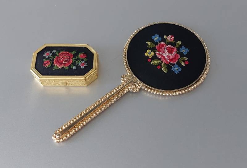Vintage Petit Point Set Handspiegel & Avon Kosmetik Petti-Pat Parfüm Box/Pille Box Geschenk von Etsy - hard2findstuff