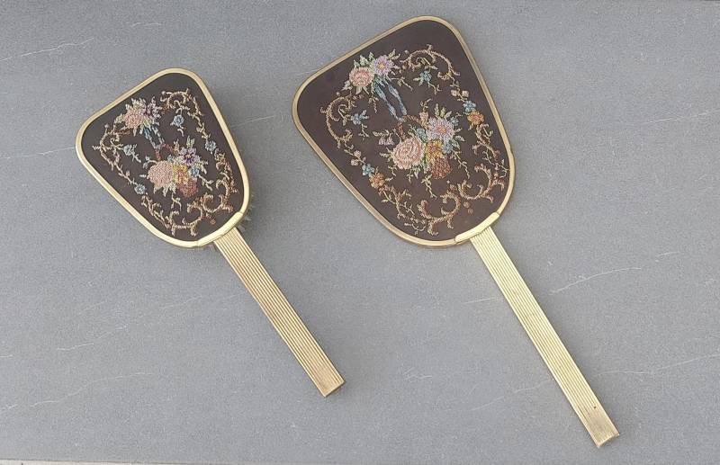 Vintage Petit Point Waschtisch Set, Blumenstickerei Braun Vintage Petit Point Waschtisch Set, Blumenstickerei Braun von Etsy - hard2findstuff