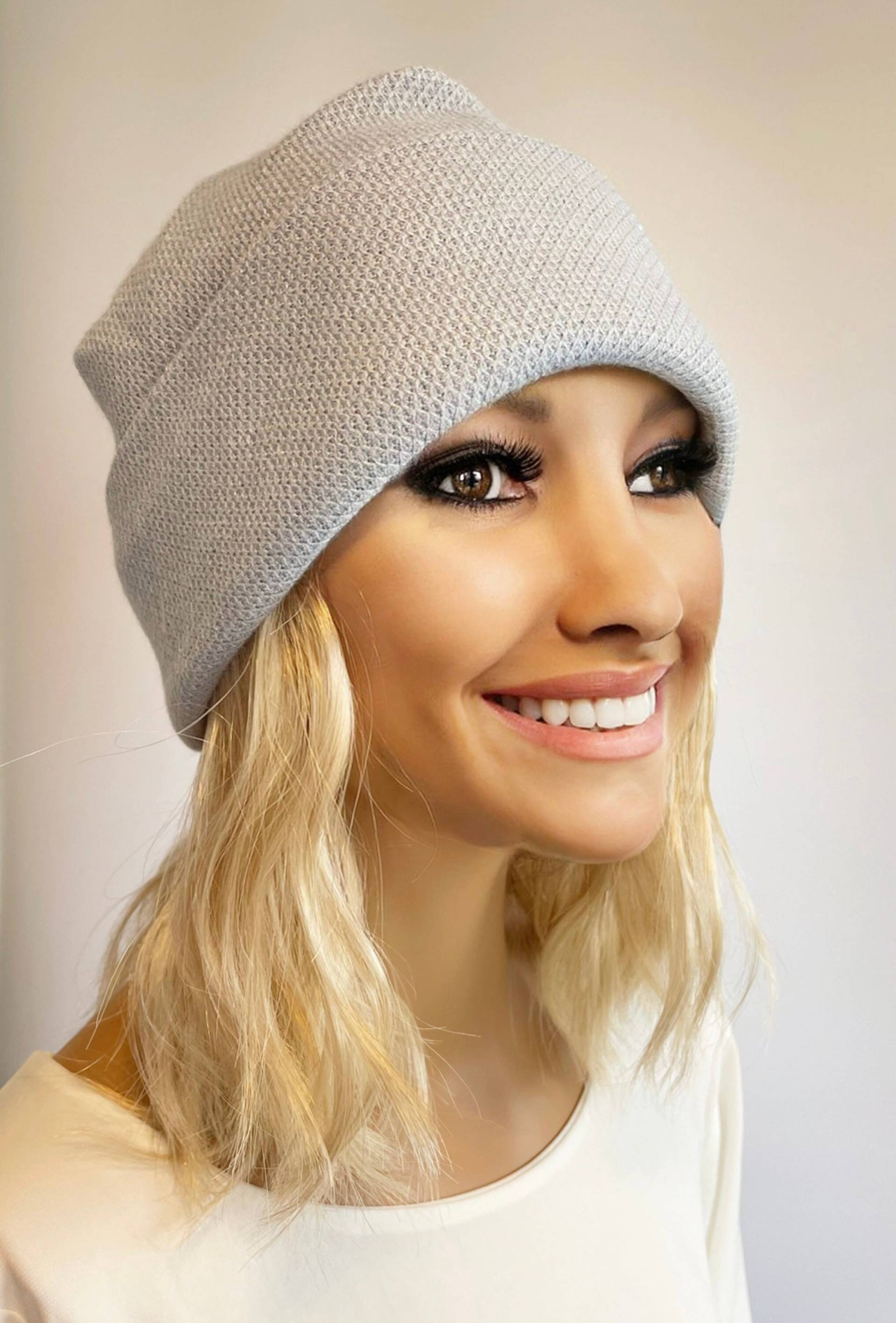 Leichte Babyblaue Mütze Mit Weichem Angebrachten Kurzwelligen Haar von Etsy - headscarvesbyciara1