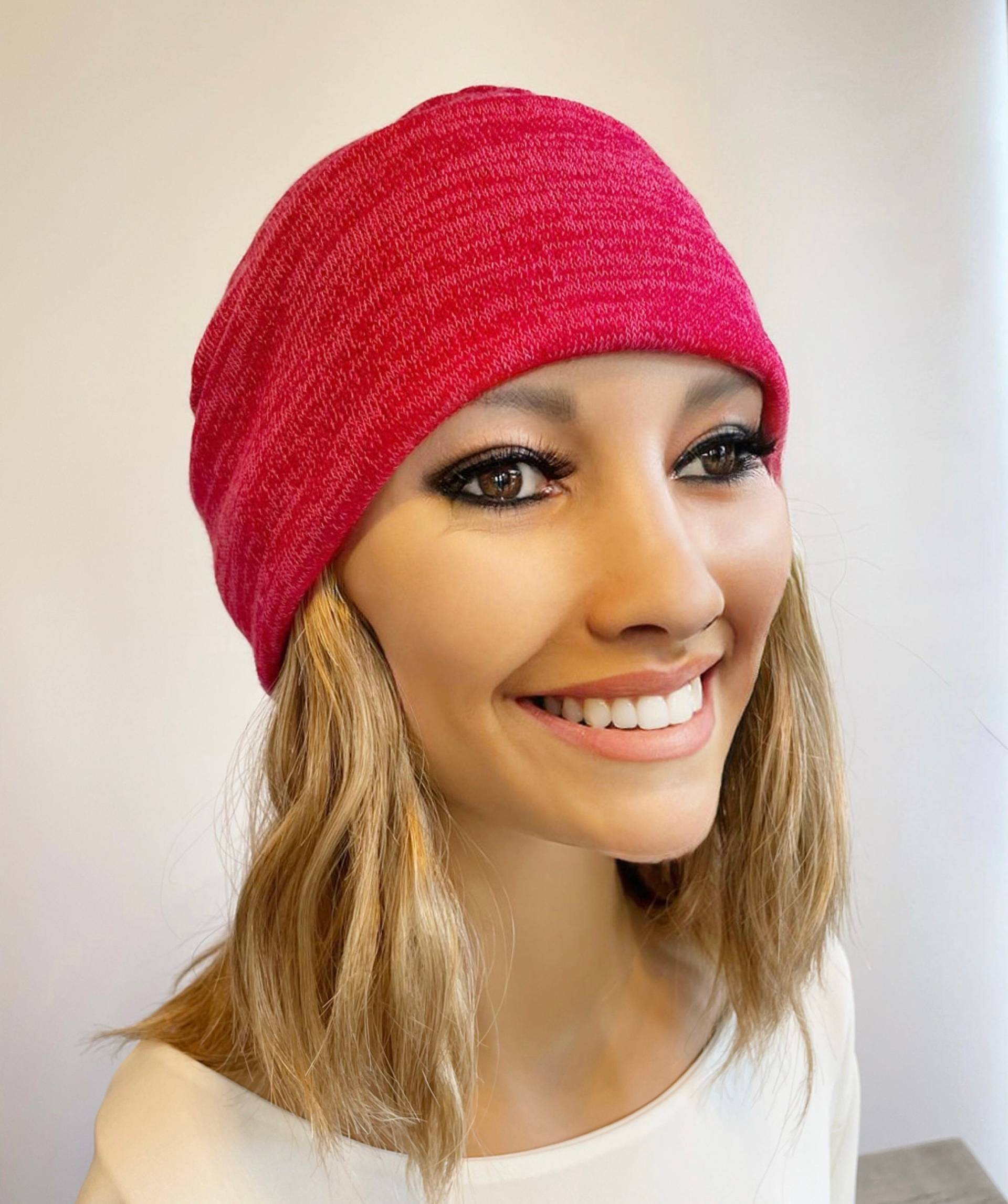 Mittelschwere Beanie Mit Weichem Kurzwelligen Haar Befestigt von Etsy - headscarvesbyciara1