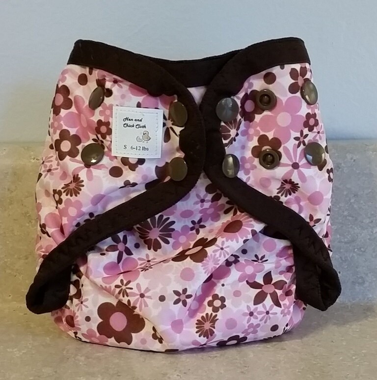 Kleine Pul Windel Abdeckung Mit Bein Gussets - 6 Bis 12 Pfund- Braun Und Rosa Blumen-21006 Kleine Pul Windel Abdeckung Mit Bein Gussets - 6 Bis 12 Pfund- Braun Und Rosa Blumen-21006 von Etsy - henandchickcloth